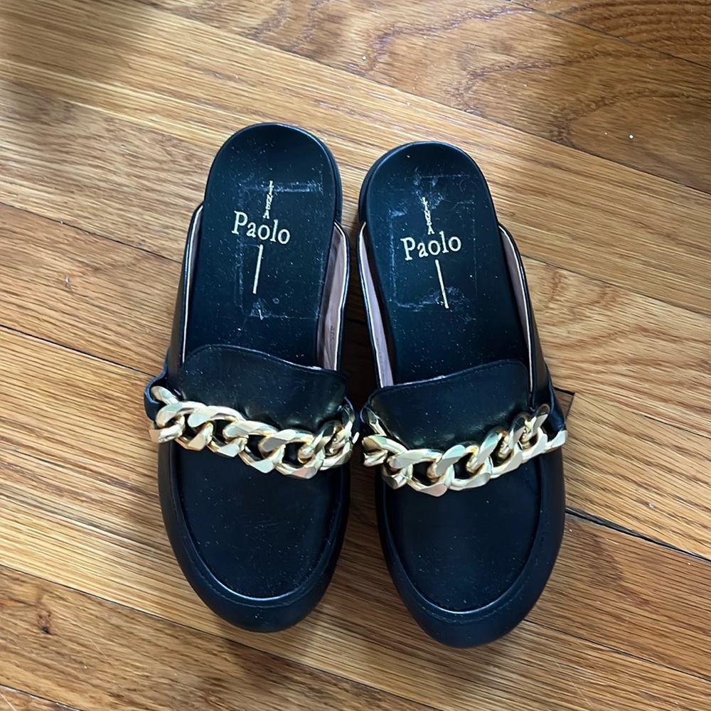 NWOT linea paolo black and gold slides